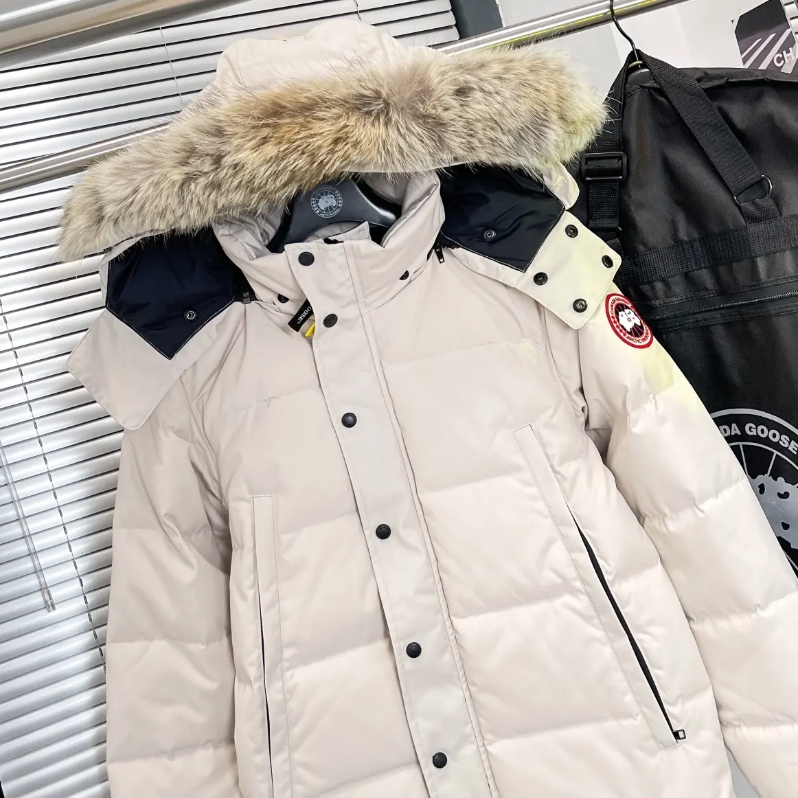 Canada Goose Fur-Trimmed Down Puffer Jacket D54022236 — view 3