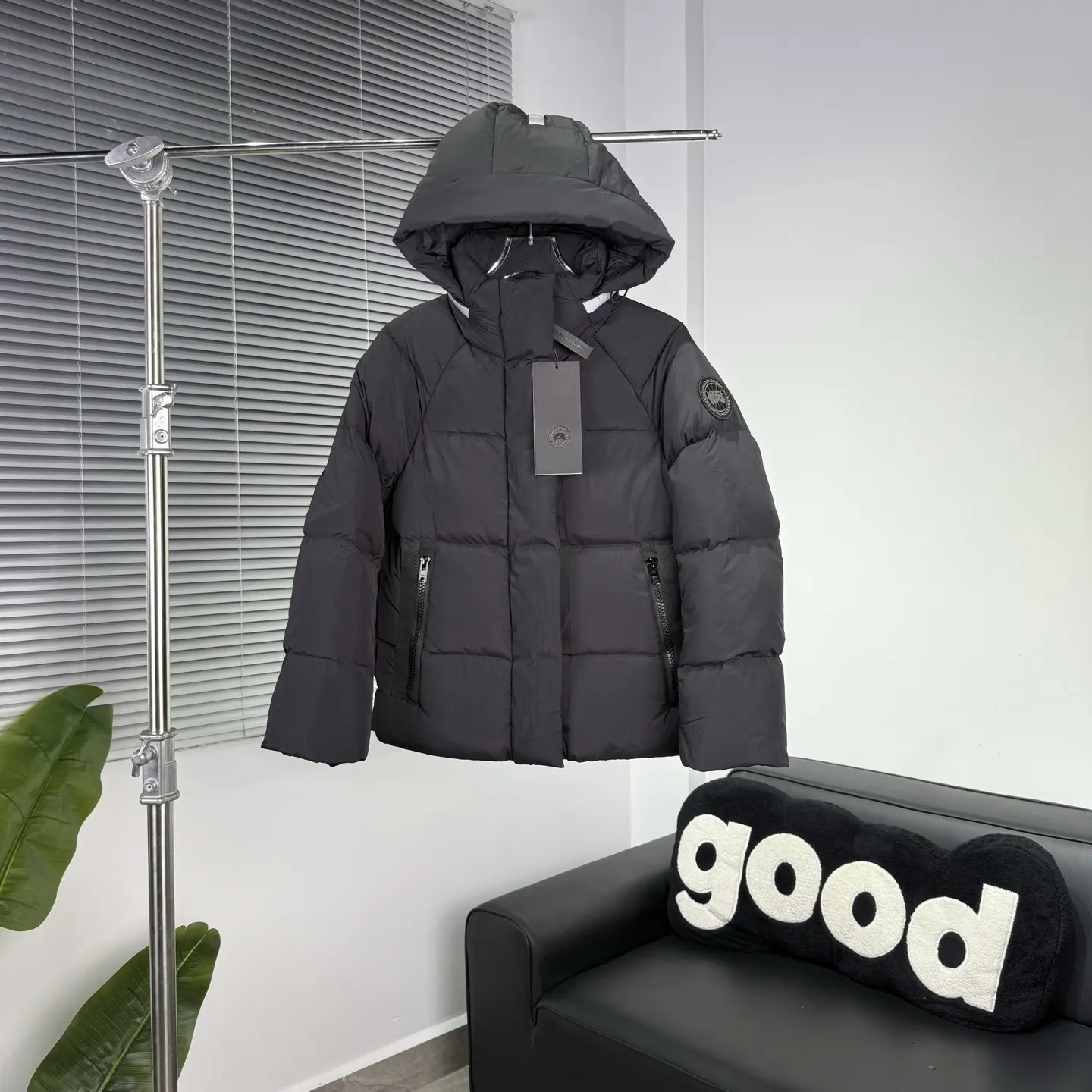 Black Label Hooded Down Puffer Jacket D55022278