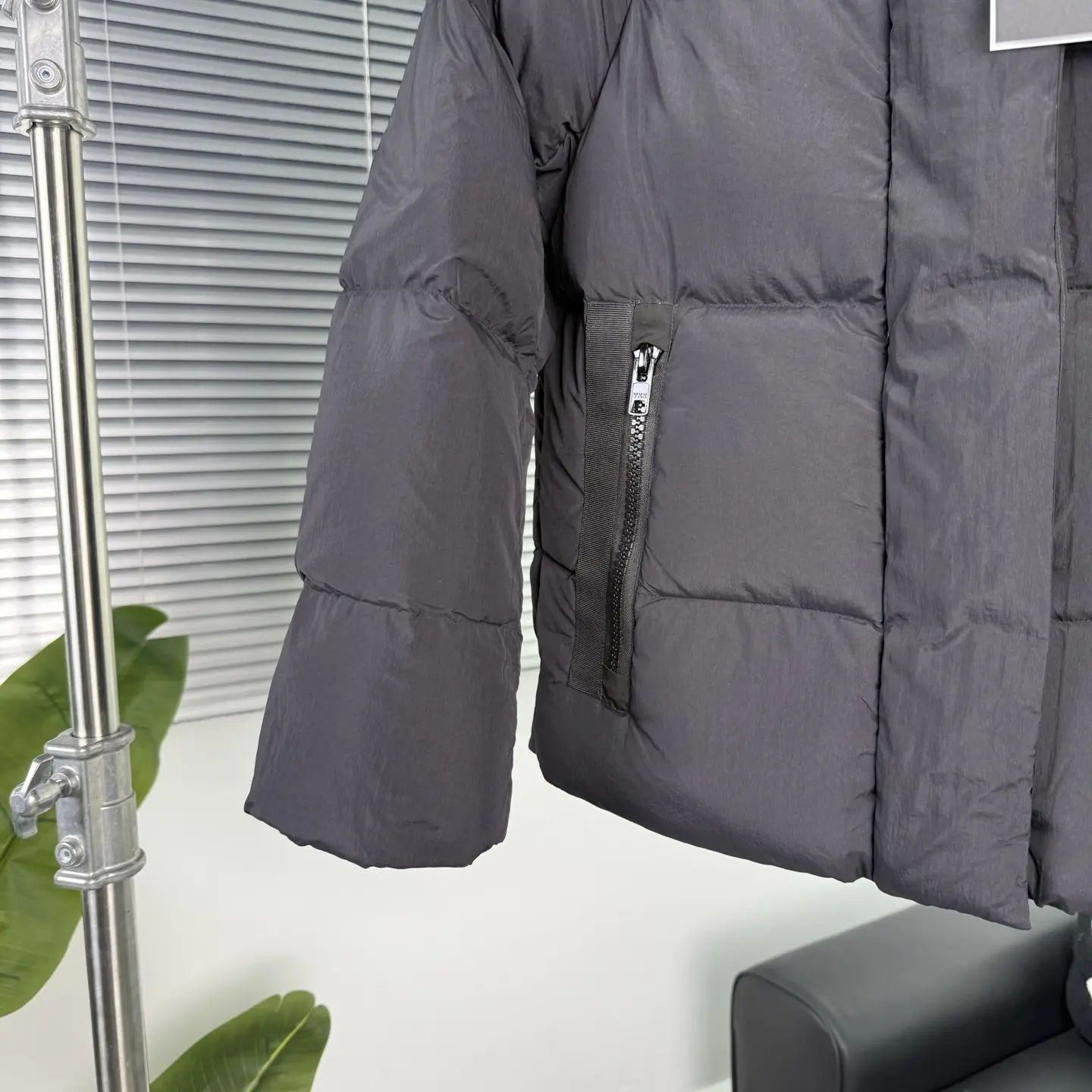 Black Label Hooded Down Puffer Jacket D55022278 — view 4