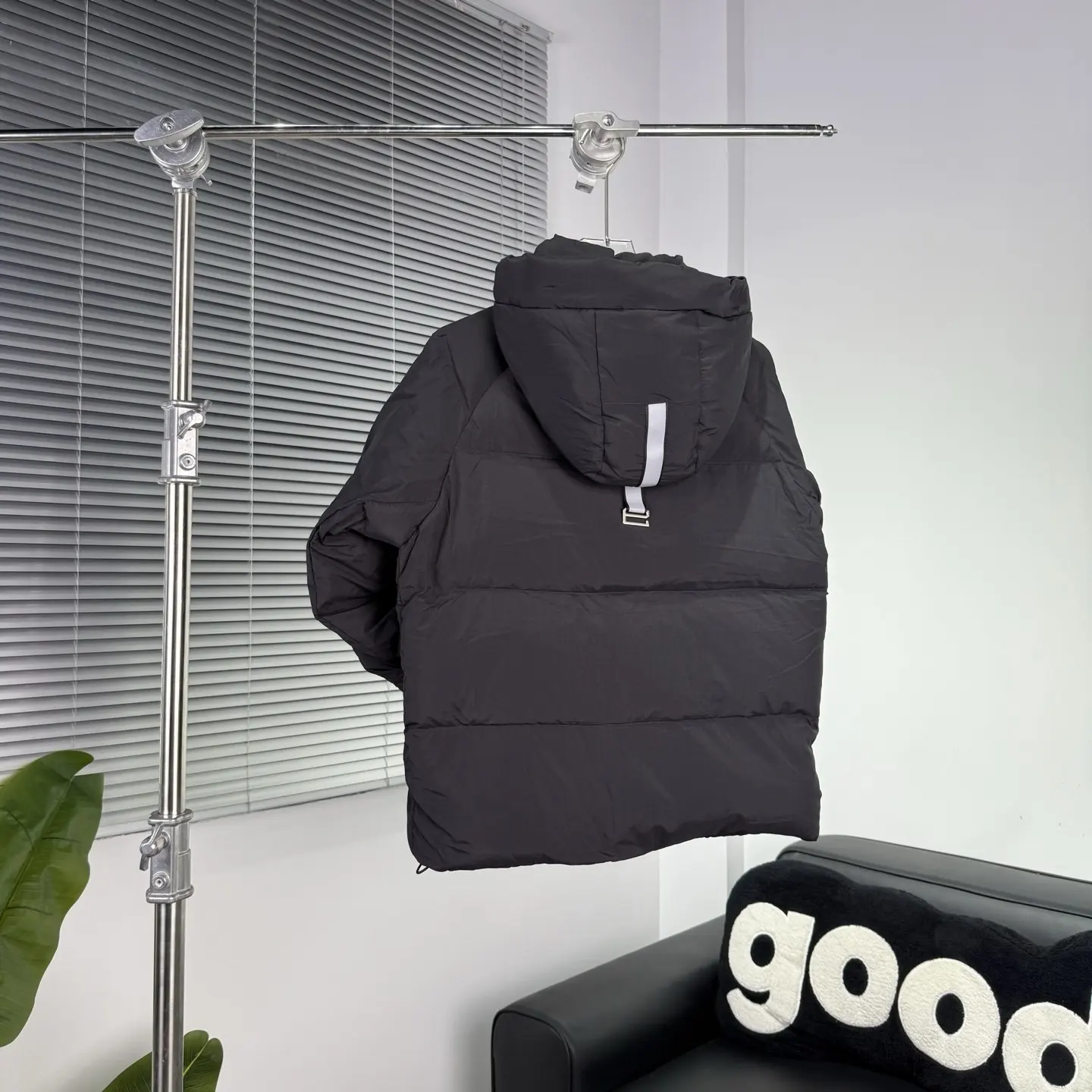 Black Label Hooded Down Puffer Jacket D55022278 — view 5