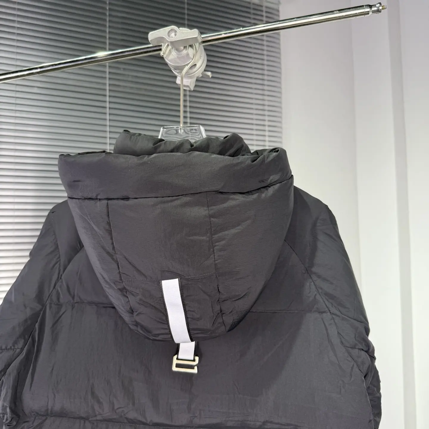 Black Label Hooded Down Puffer Jacket D55022278 — view 6