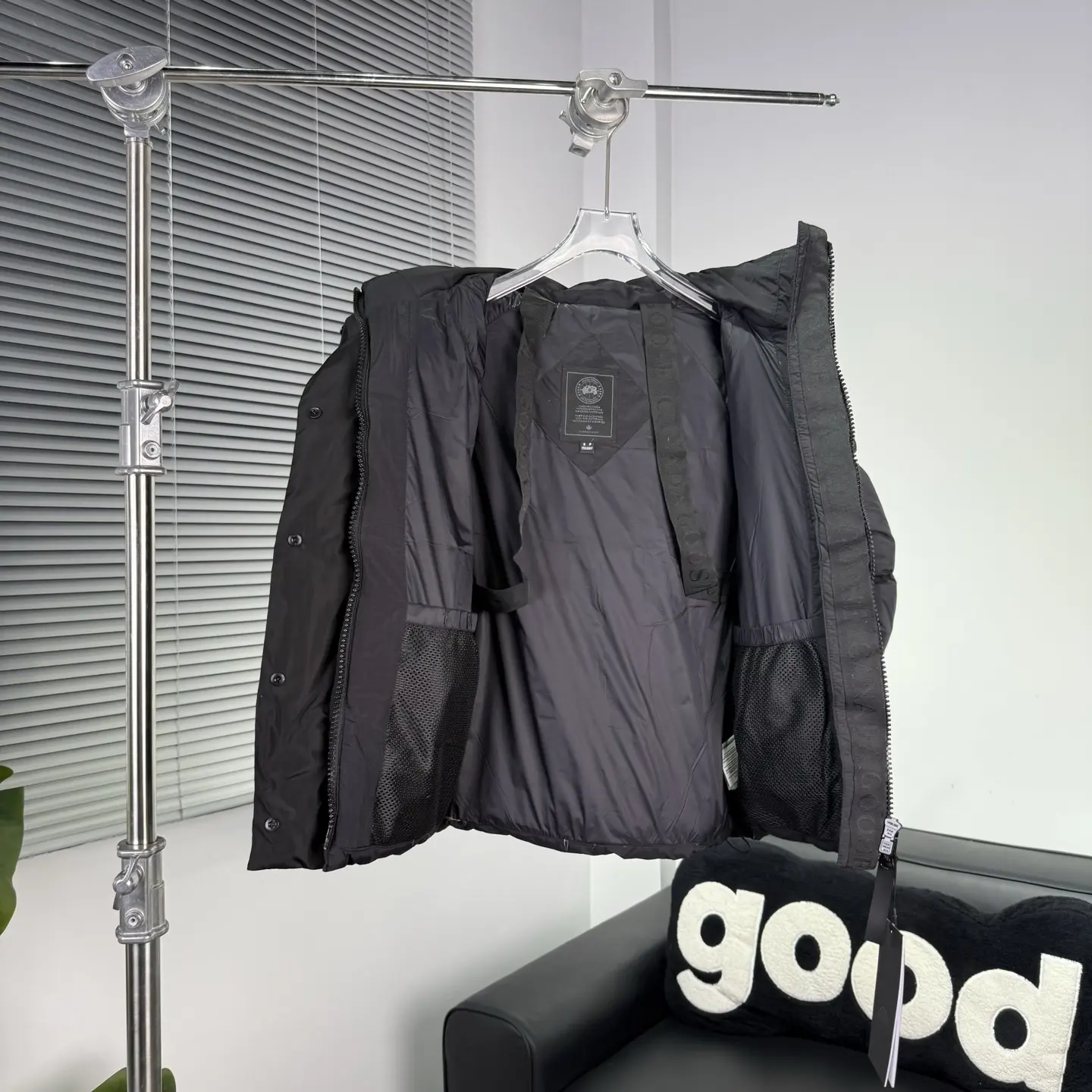 Black Label Hooded Down Puffer Jacket D55022278 — view 8