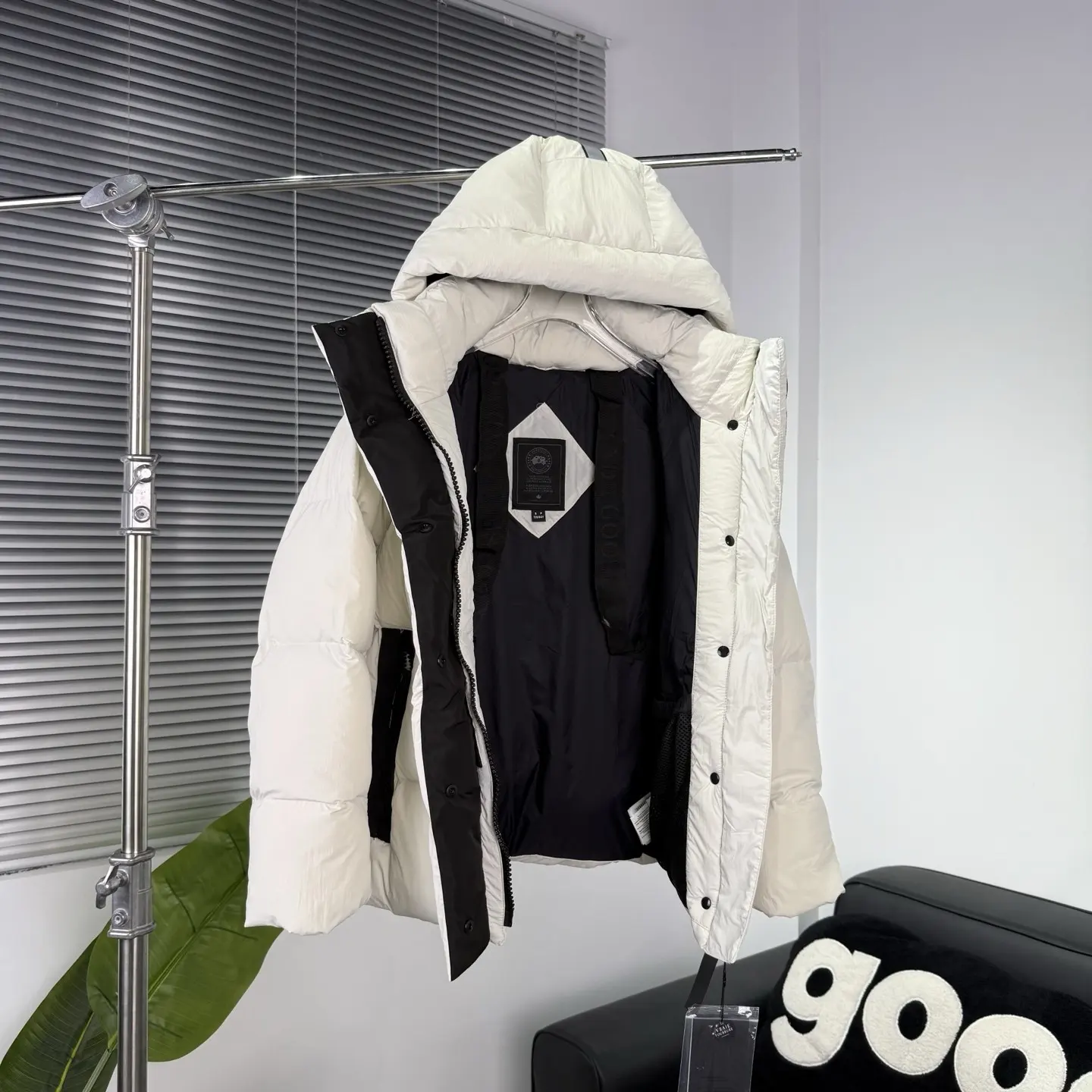 Canada Goose Black Label Hooded Puffer Jacket D55022279 — view 7