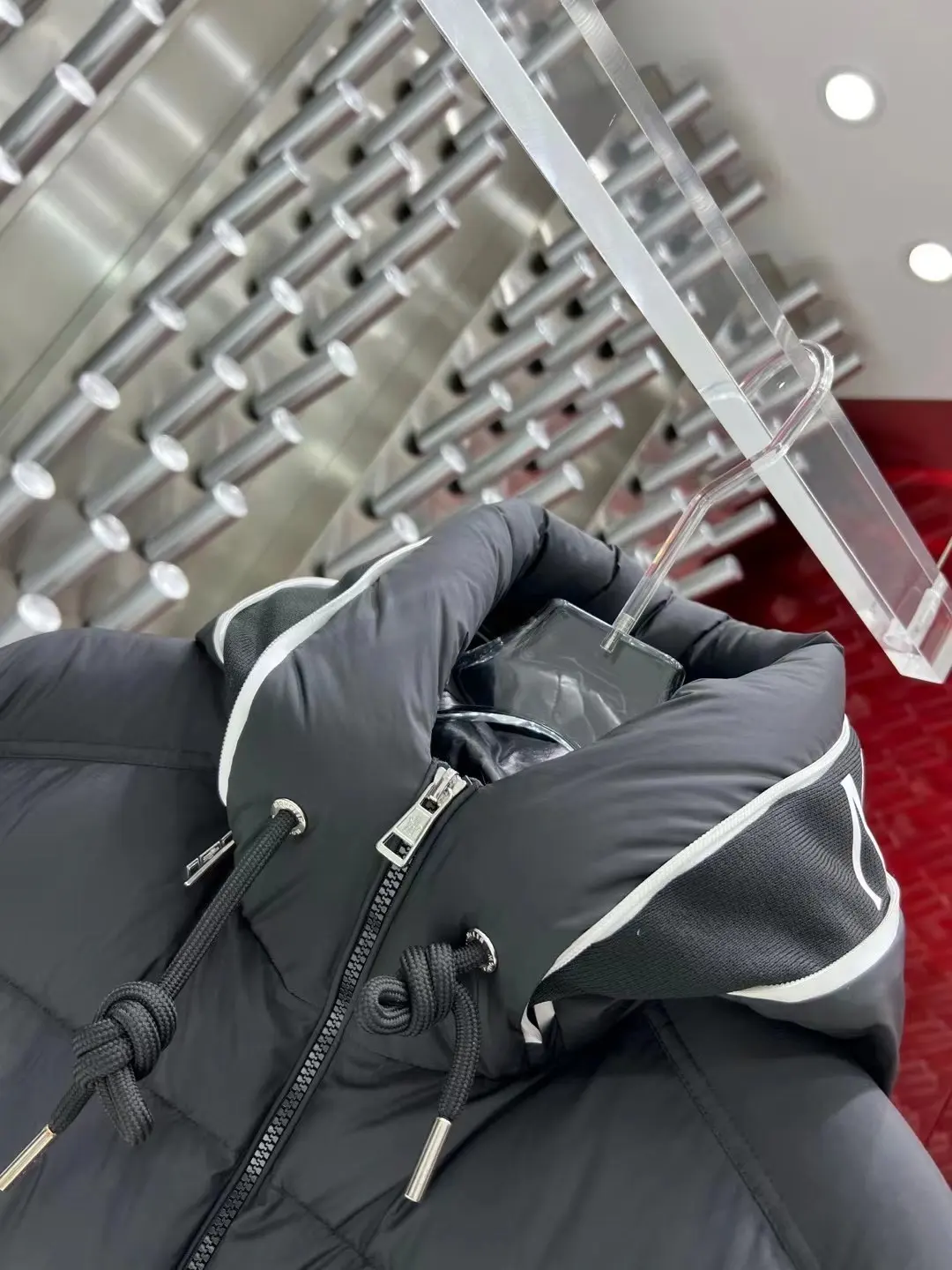 Hooded Down-Filled Puffer Jacket D57022272 — view 3