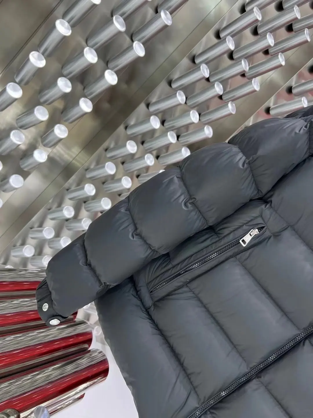 Hooded Down-Filled Puffer Jacket D57022272 — view 5