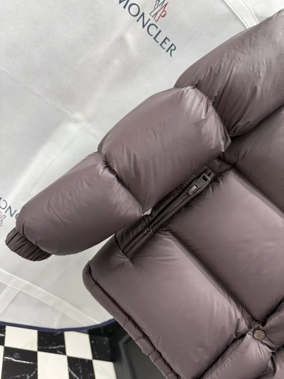 Moncler Detachable Sleeve Down Puffer Jacket D57022171 — view 5