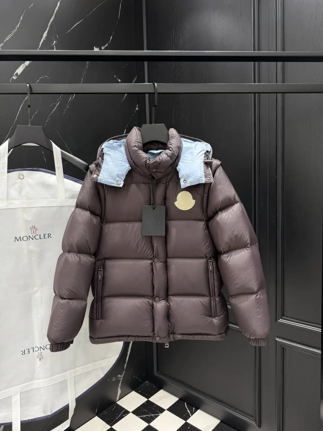 Moncler Detachable Sleeve Down Puffer Jacket D57022171 — view 6