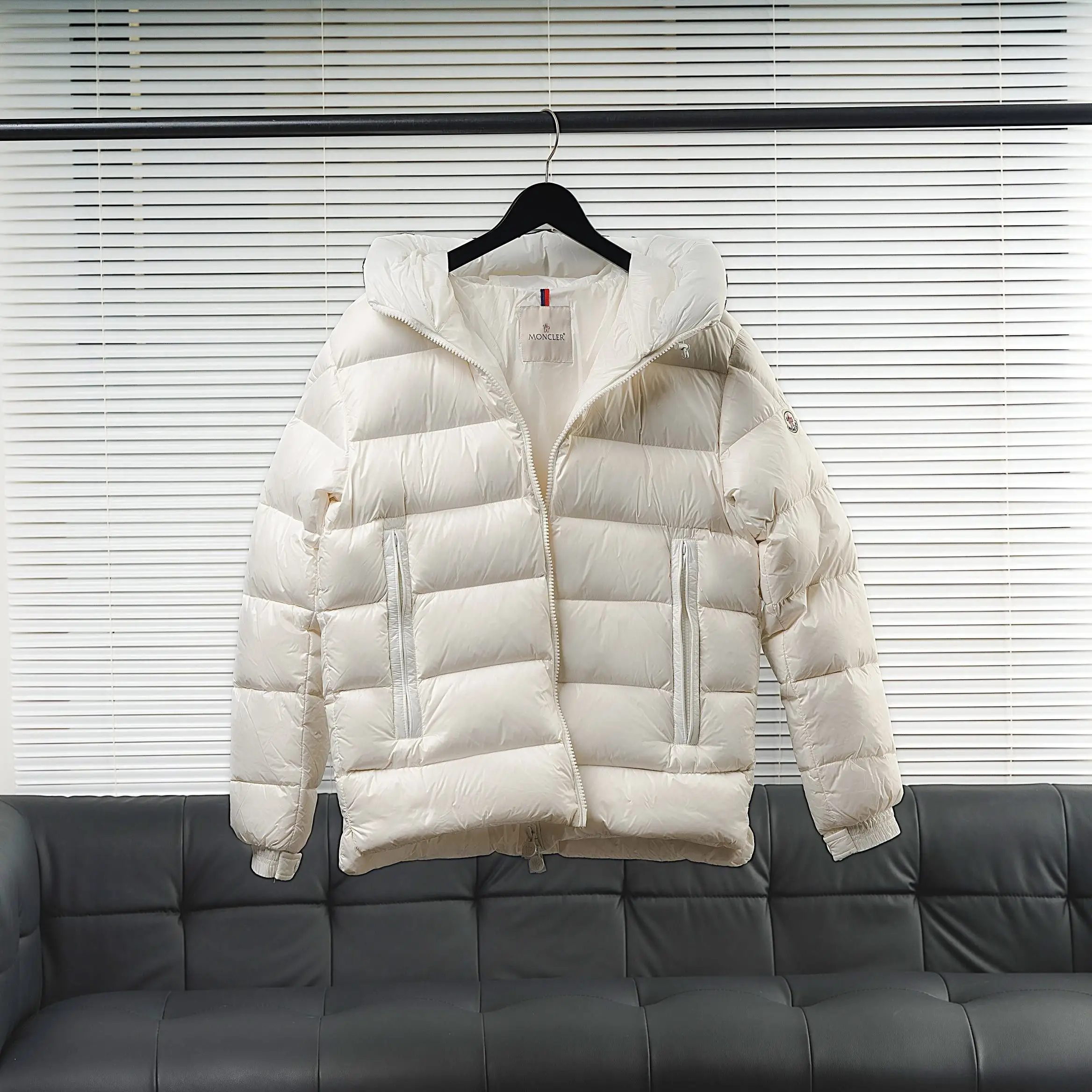 Salzman Hooded Down-Filled Puffer Jacket D57022270 — view 4