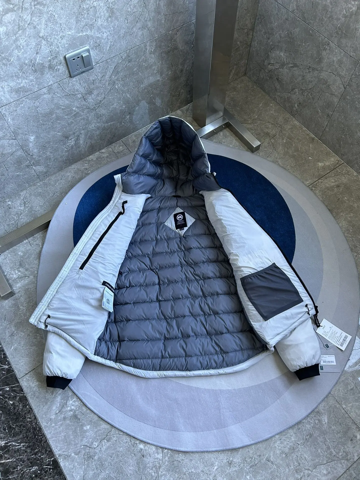 Lightweight Hooded Down Puffer Jacket D59022268 — view 4