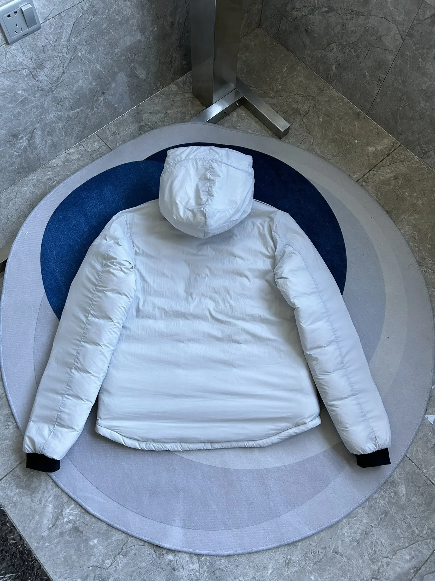 Lightweight Hooded Down Puffer Jacket D59022268 — view 6