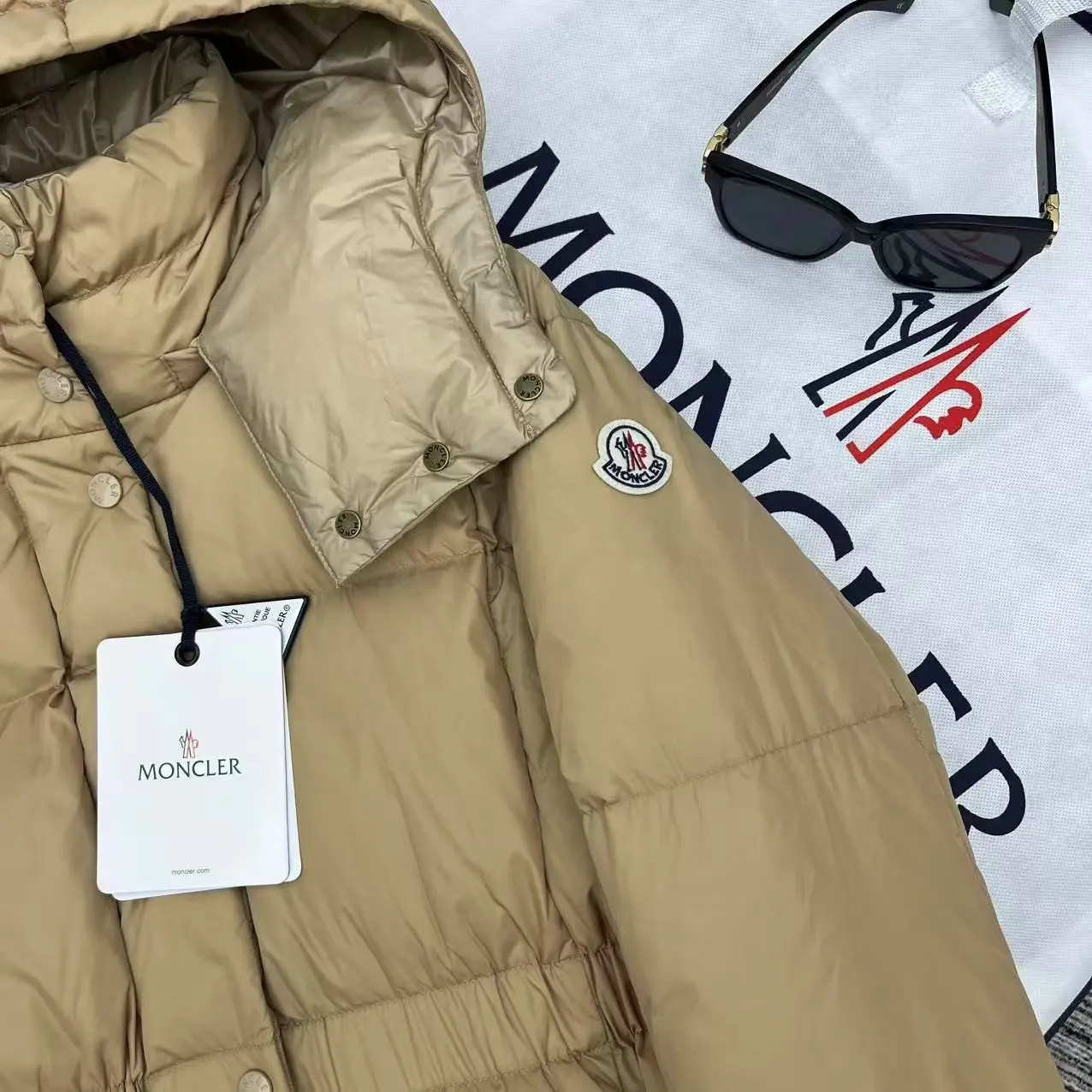 Hooded Drawstring Waist Down Puffer Jacket D59022186 — view 3