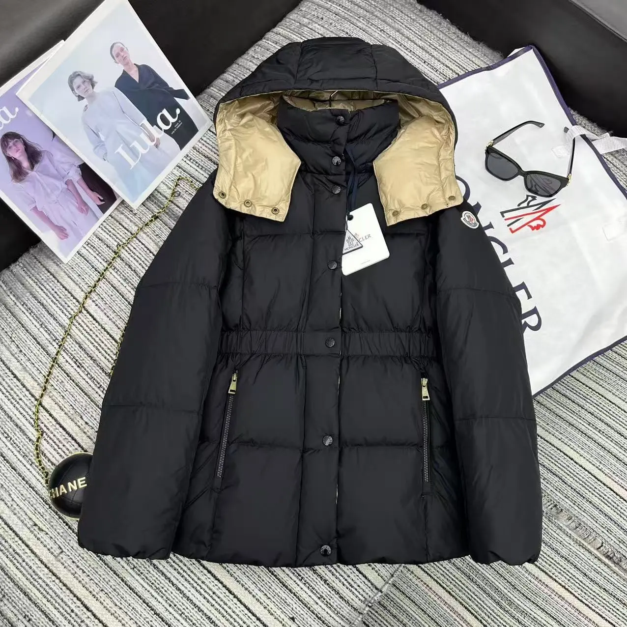 Hooded Cinched-Waist Down Puffer Jacket D59022185