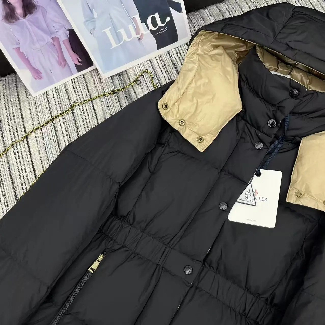 Hooded Cinched-Waist Down Puffer Jacket D59022185 — view 2