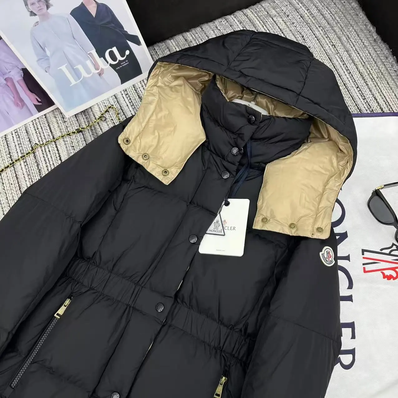 Hooded Cinched-Waist Down Puffer Jacket D59022185 — view 3