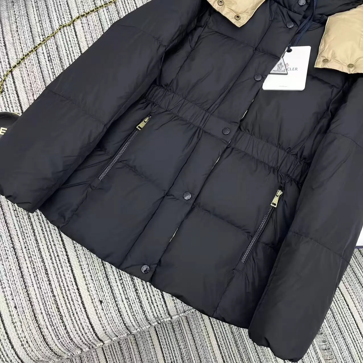 Hooded Cinched-Waist Down Puffer Jacket D59022185 — view 5