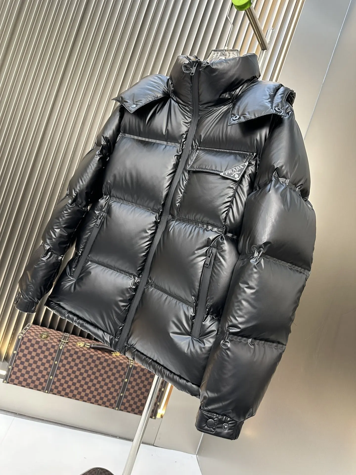 Logo-Patch Down-Filled Puffer Jacket D59022182 — view 3