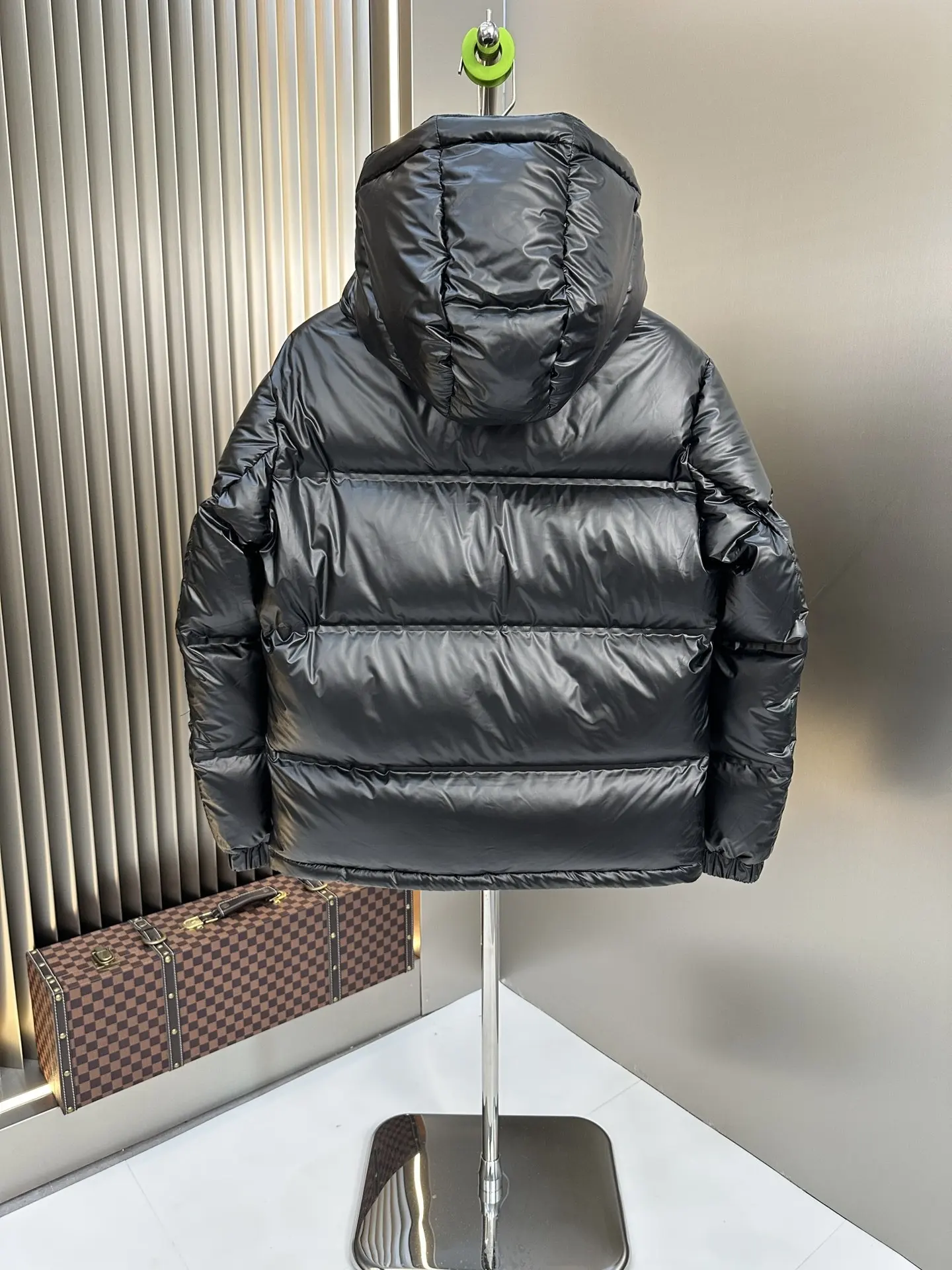 Logo-Patch Down-Filled Puffer Jacket D59022182 — view 8