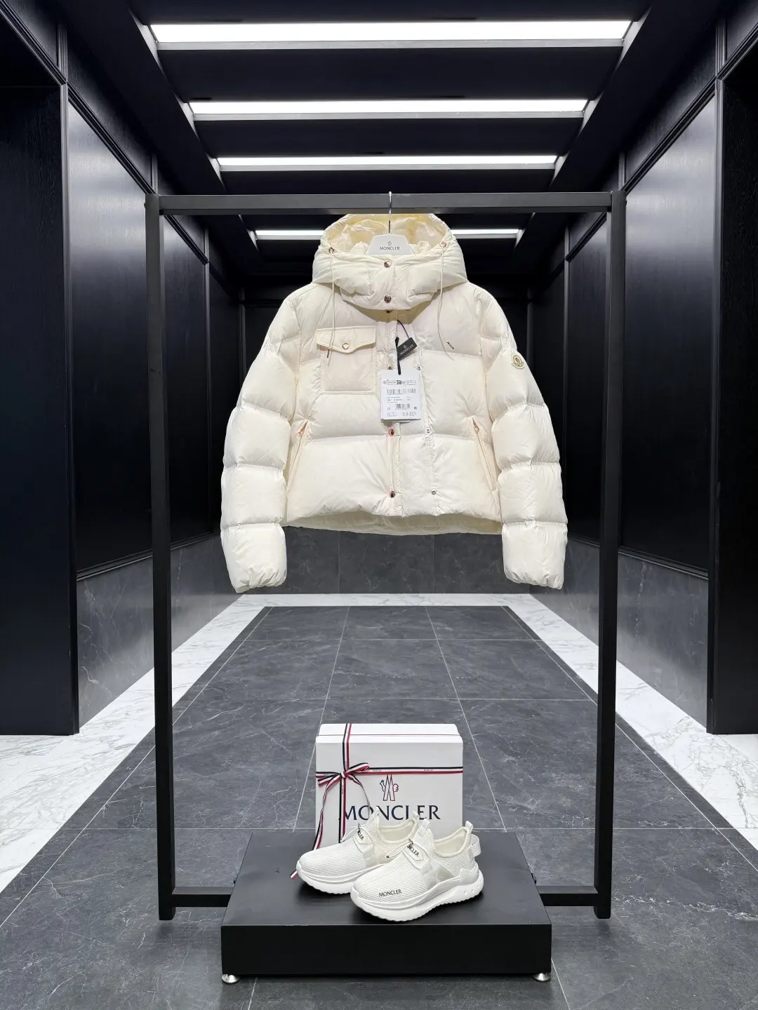 Erea Quilted Hooded Down Jacket D60022179
