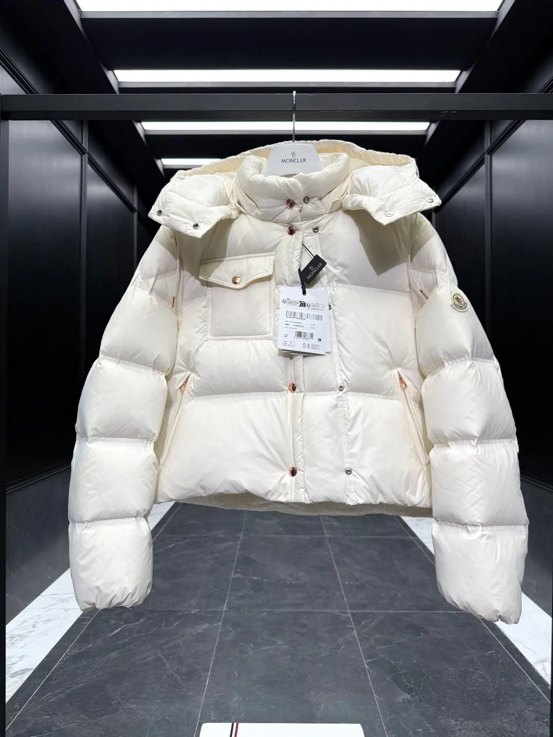 Erea Quilted Hooded Down Jacket D60022179 — view 5