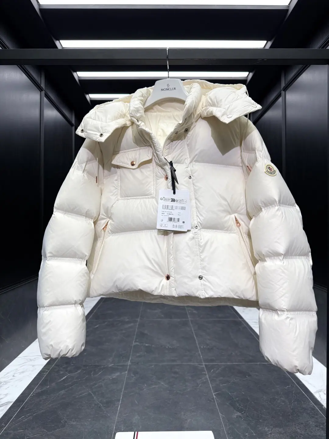 Erea Quilted Hooded Down Jacket D60022179 — view 6