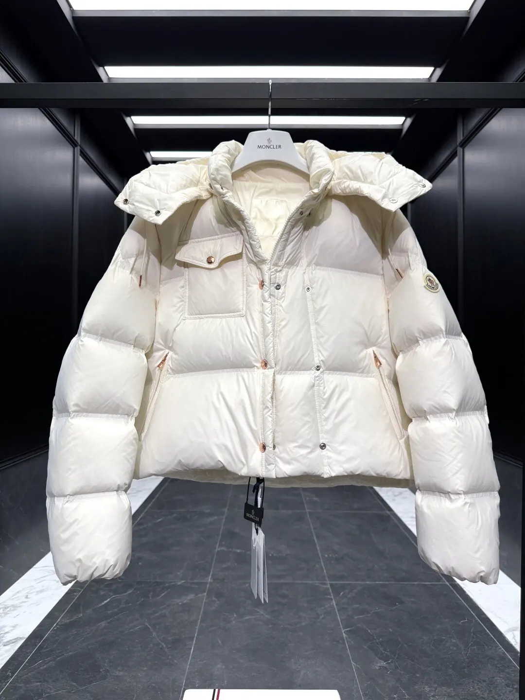 Erea Quilted Hooded Down Jacket D60022179 — view 8