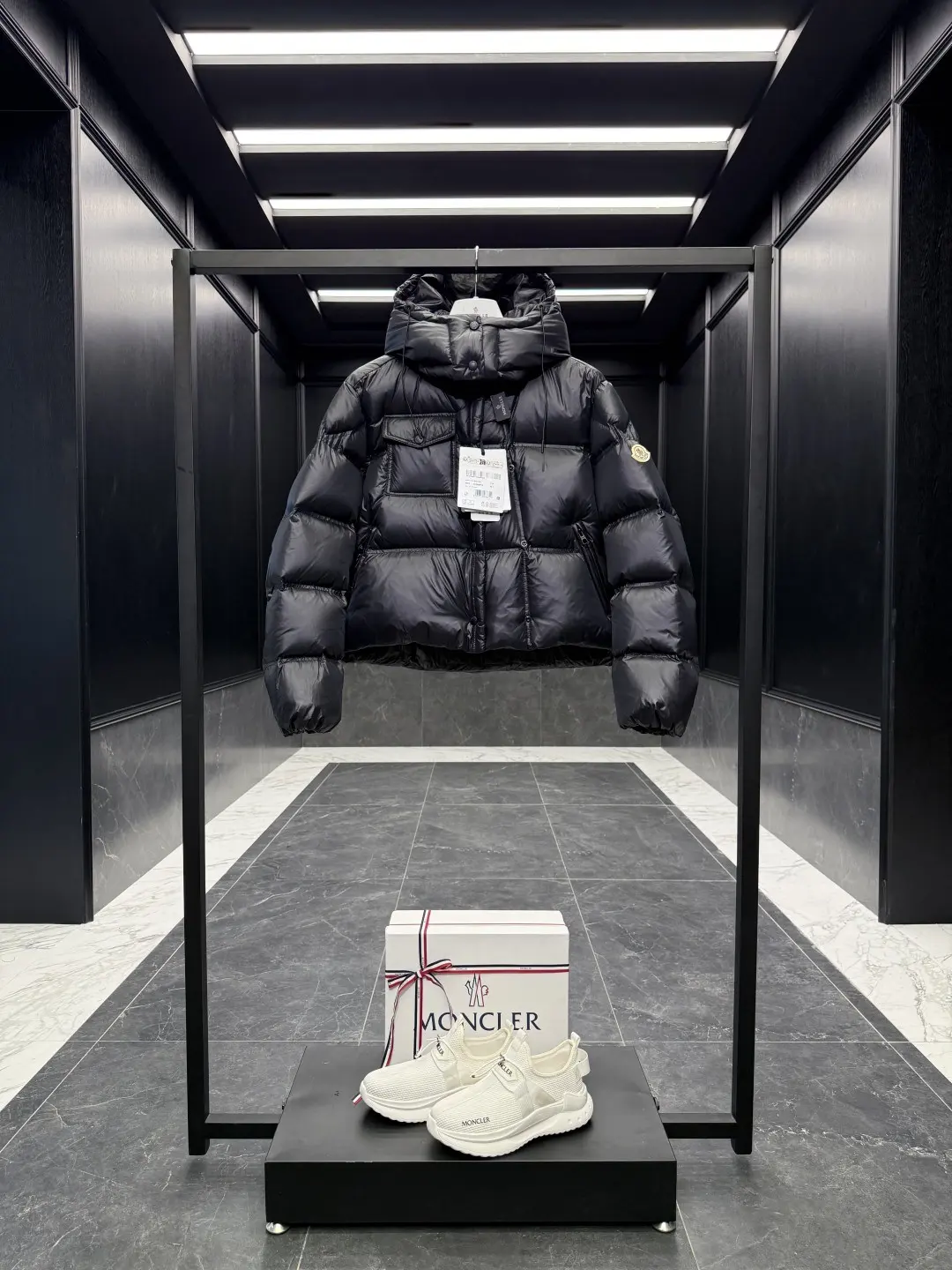 Moncler Erea Quilted Hooded Down Jacket D60022180