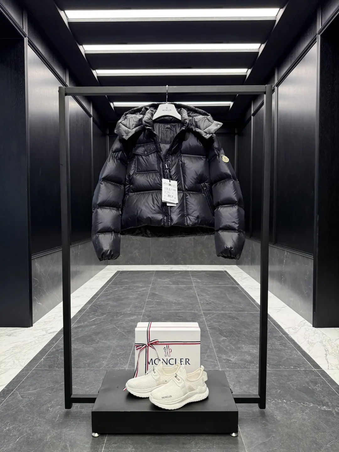 Moncler Erea Quilted Hooded Down Jacket D60022180 — view 3