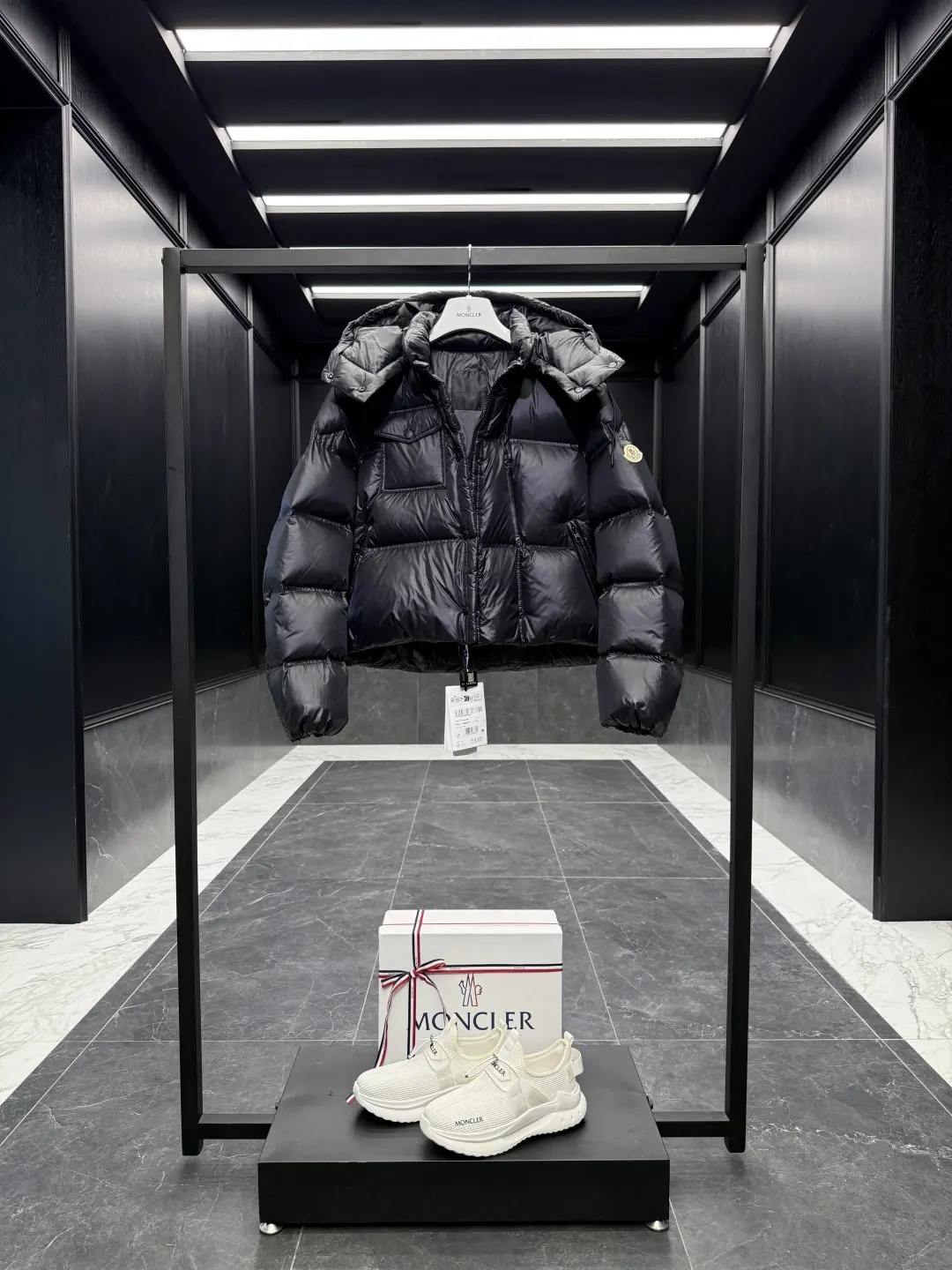 Moncler Erea Quilted Hooded Down Jacket D60022180 — view 4