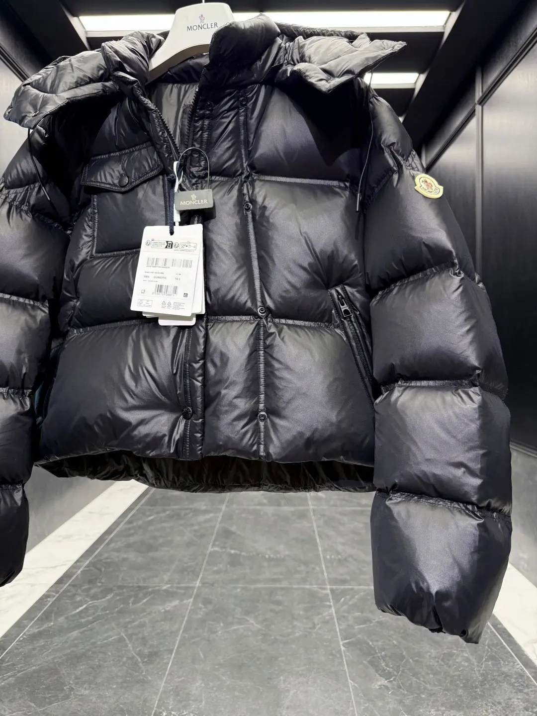 Moncler Erea Quilted Hooded Down Jacket D60022180 — view 7