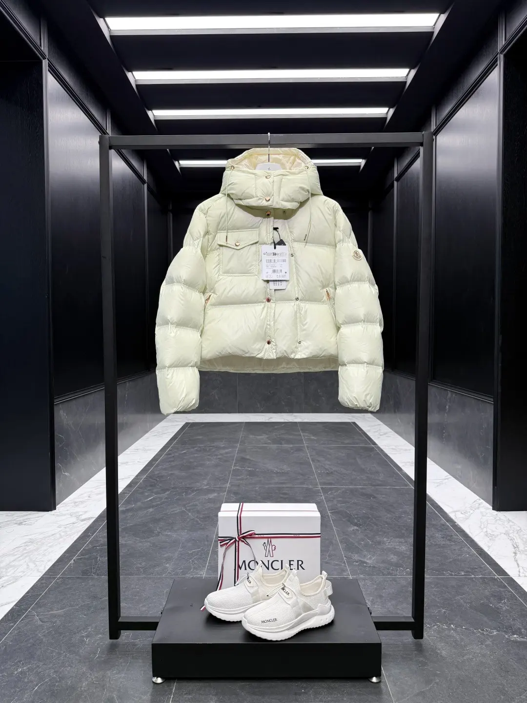 Erea Quilted Hooded Down Jacket D60022181