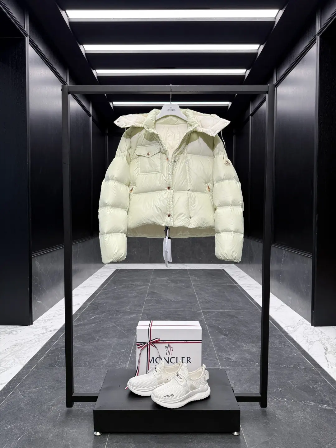 Erea Quilted Hooded Down Jacket D60022181 — view 4