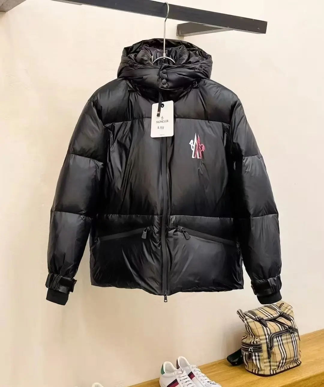 Logo-Appliqué Hooded Down Puffer Jacket D64022170