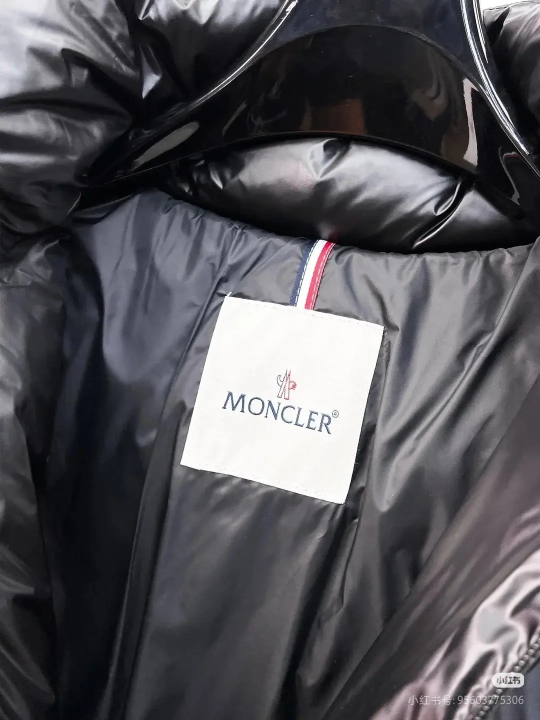 Logo-Appliqué Hooded Down Puffer Jacket D64022170 — view 5