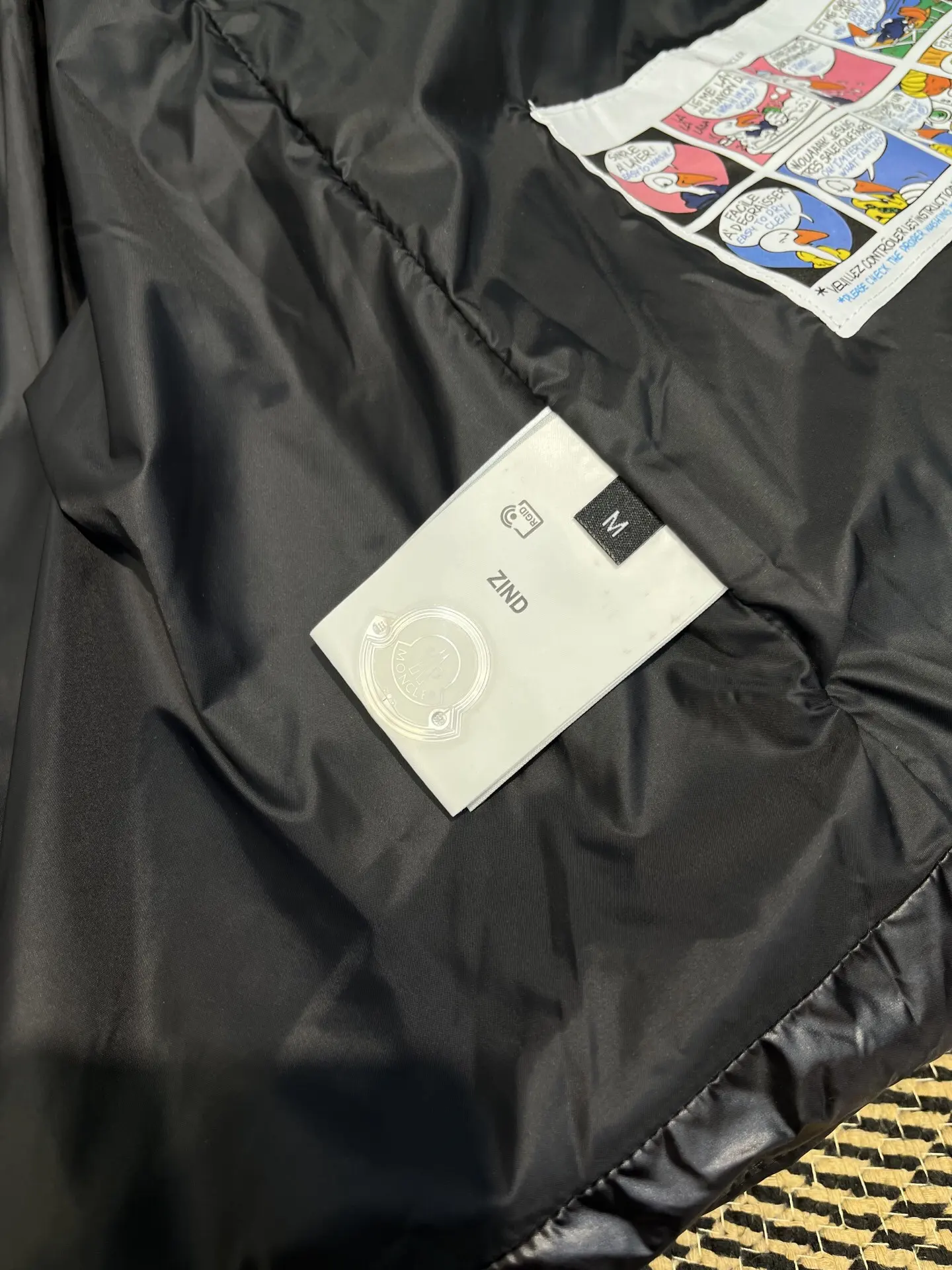 Logo-Appliqué Hooded Down Puffer Jacket D64022170 — view 9