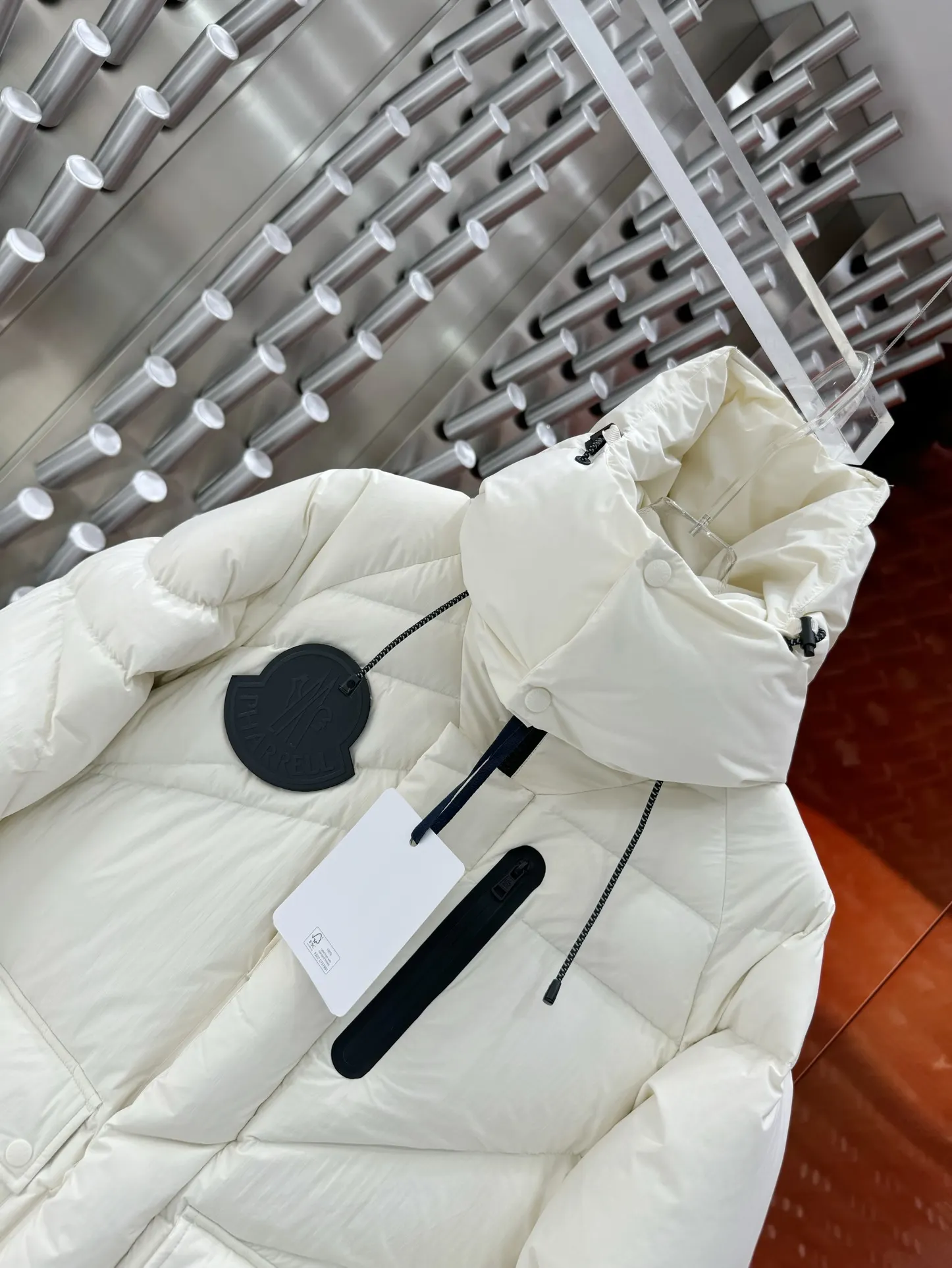 Hooded Down-Filled Puffer Jacket D65022174 — view 2