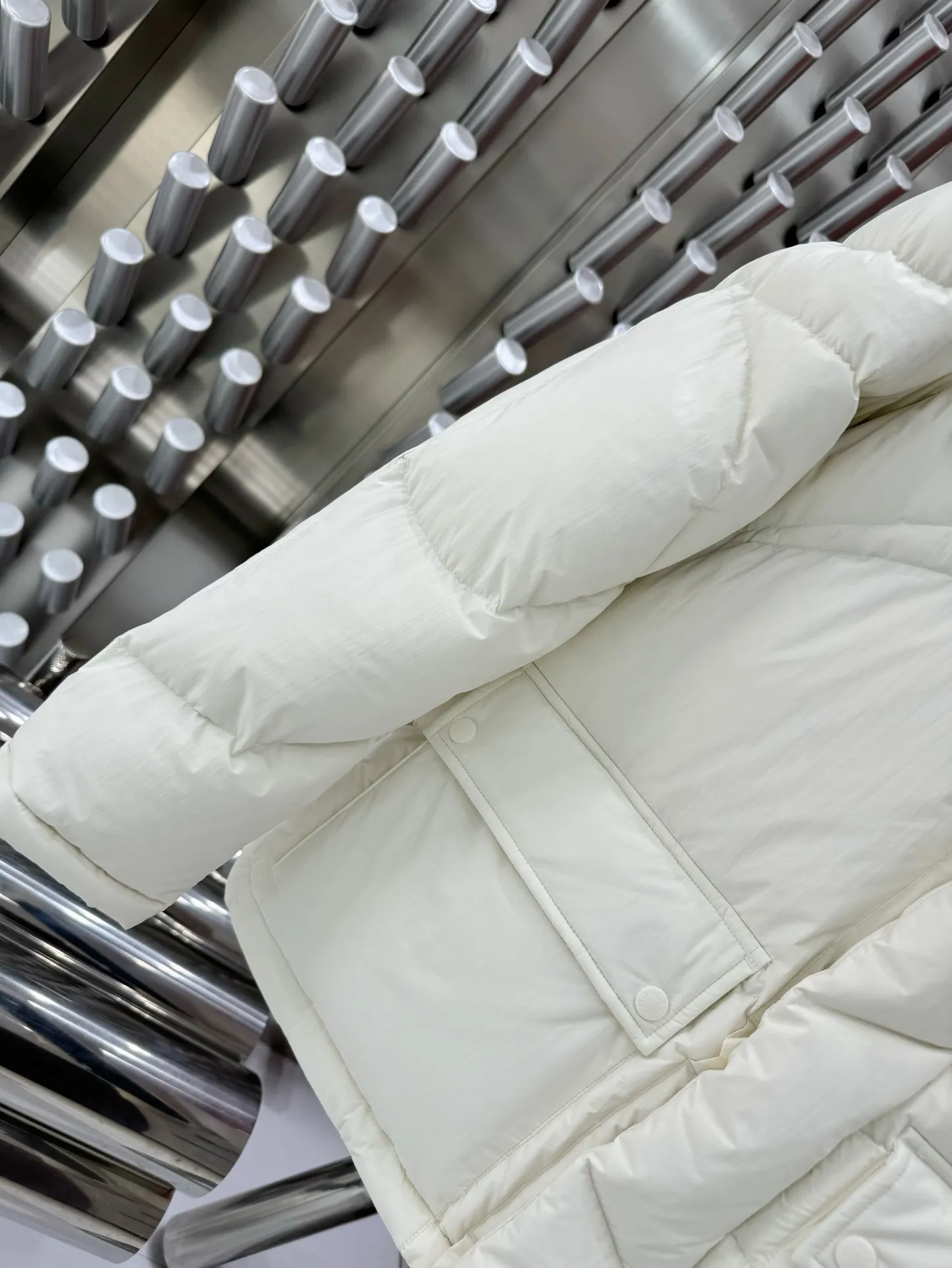 Hooded Down-Filled Puffer Jacket D65022174 — view 4