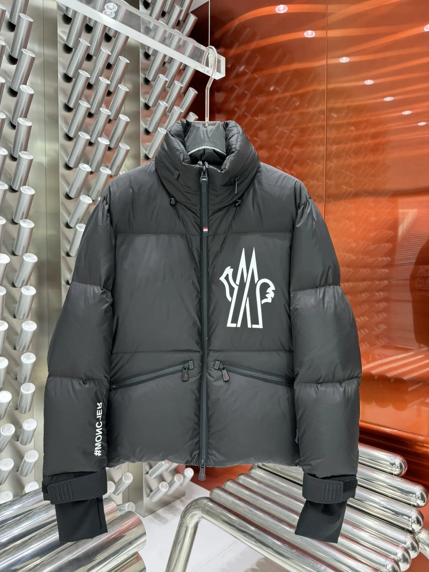 Logo-Print Down-Filled Puffer Jacket D65022169