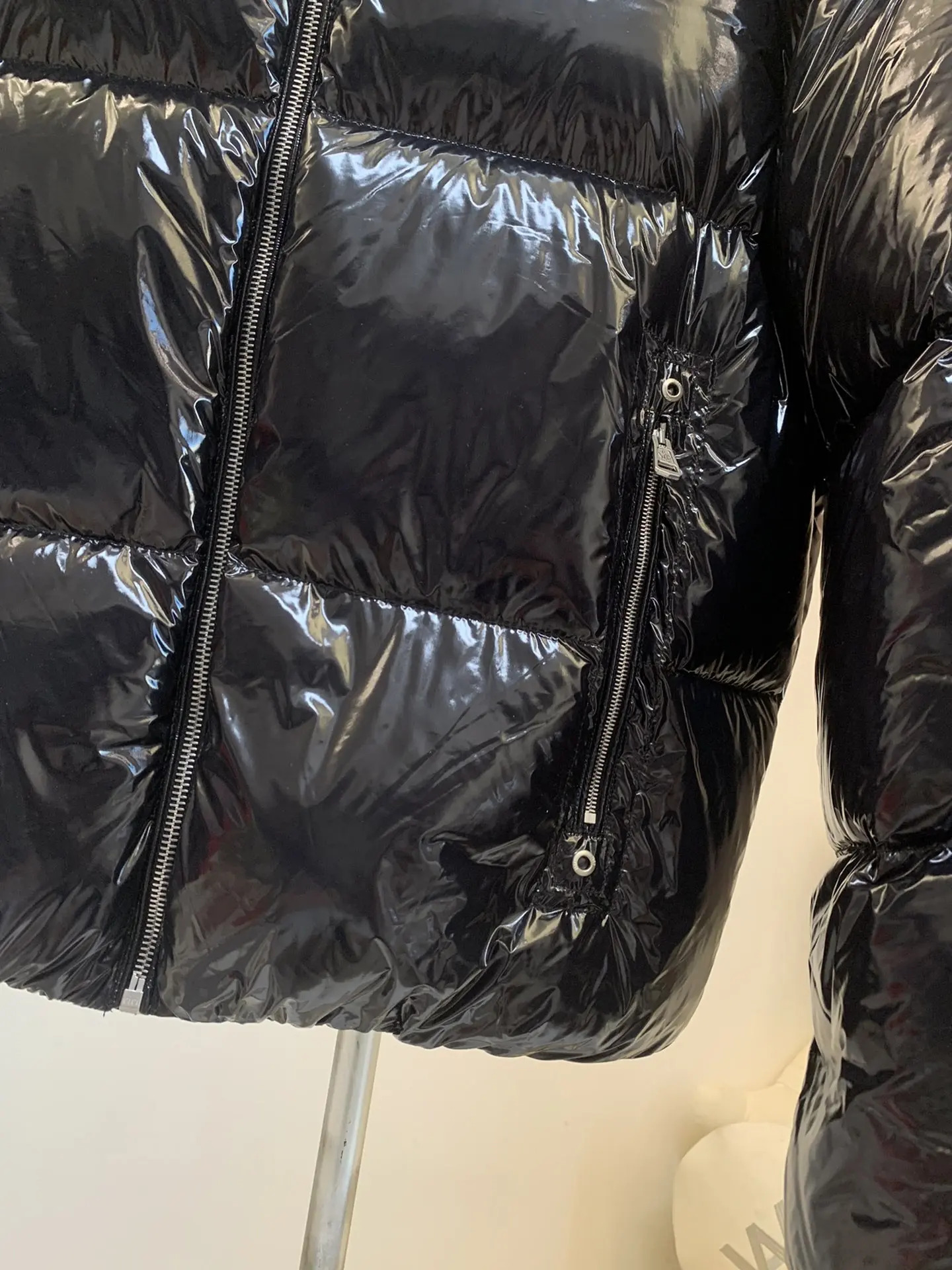 Moncler x 1017 ALYX 9SM Glossy Down Jacket D70022209 — view 3