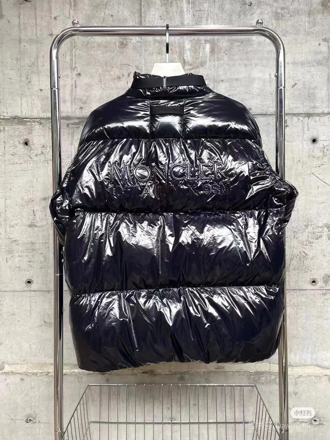 Moncler x 1017 ALYX 9SM Glossy Down Jacket D70022209 — view 9
