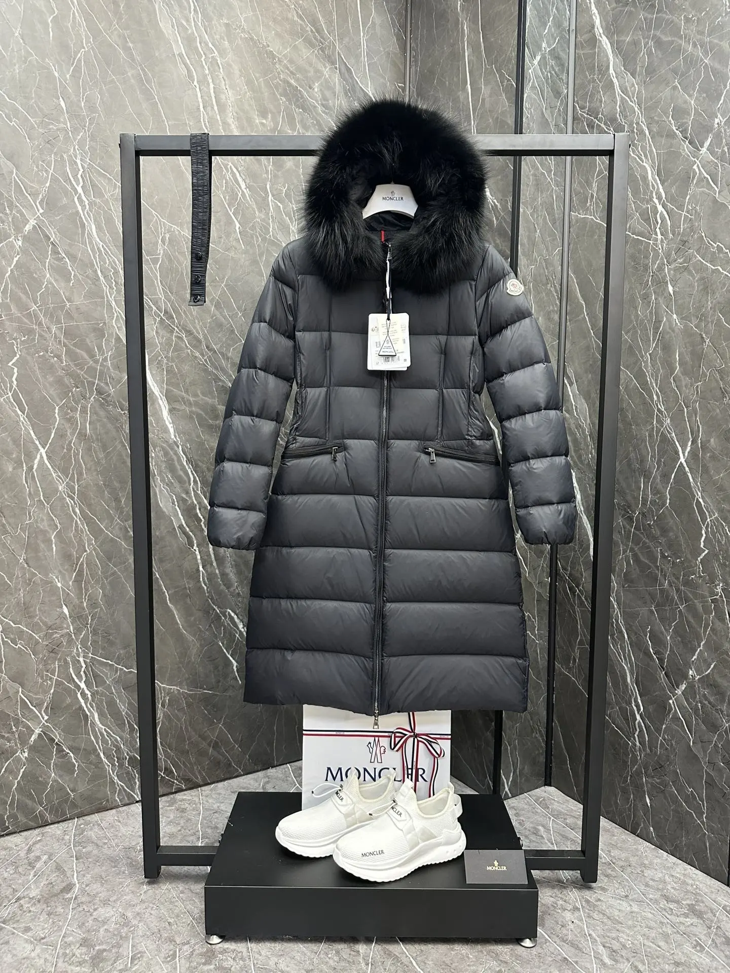 Boed Fur-Trimmed Belted Down Coat D70022191