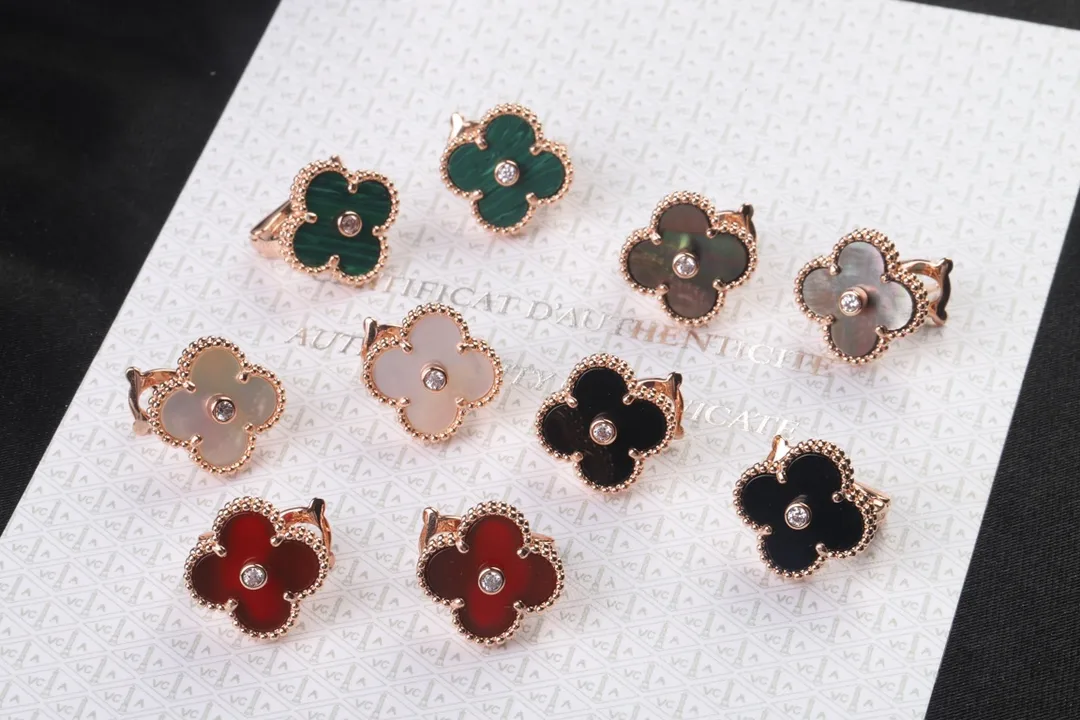 Alhambra Vintage Clover Stud Earrings (Sterling Silver) D32016933