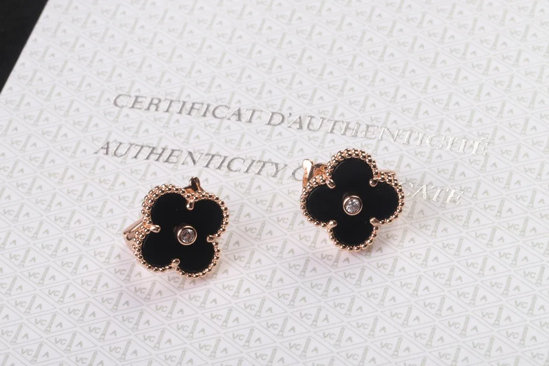 Alhambra Vintage Clover Stud Earrings (Sterling Silver) D32016933 — view 3