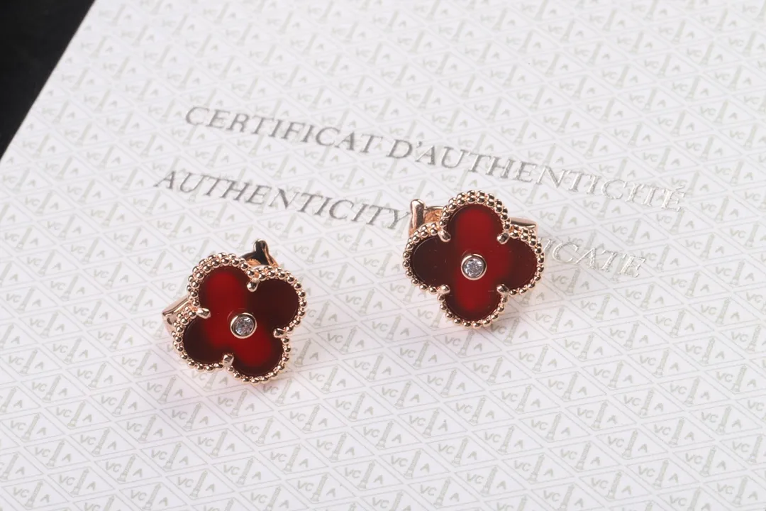 Alhambra Vintage Clover Stud Earrings (Sterling Silver) D32016933 — view 4