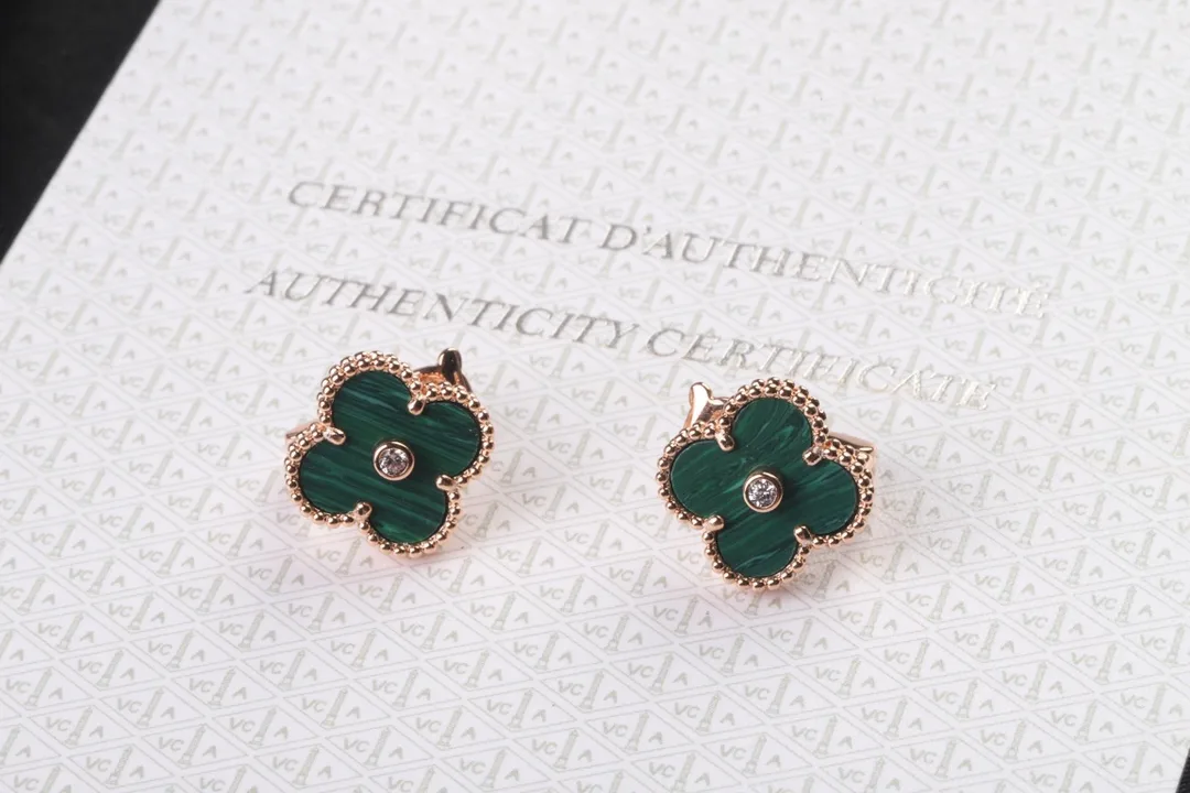 Alhambra Vintage Clover Stud Earrings (Sterling Silver) D32016933 — view 6