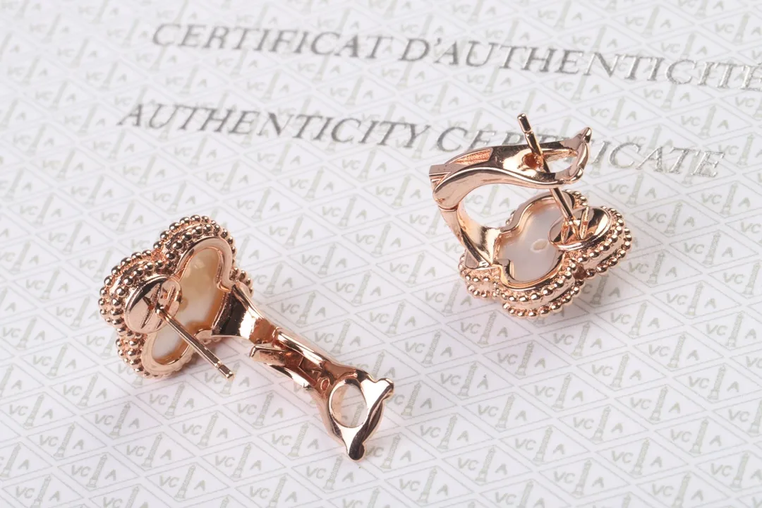 Alhambra Vintage Clover Stud Earrings (Sterling Silver) D32016933 — view 7