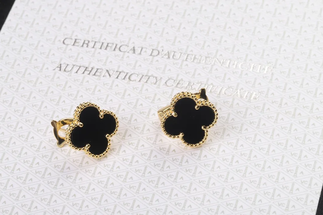 Alhambra Vintage Clover Clip-On Earrings (Sterling Silver) D31016931 — view 3