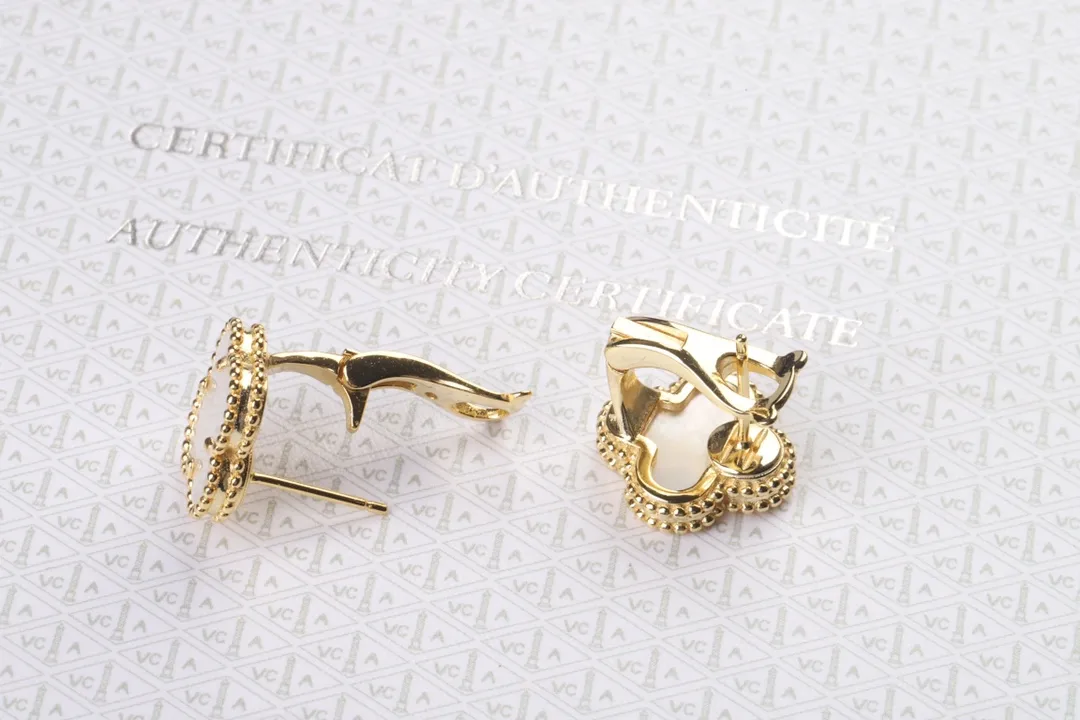 Alhambra Vintage Clover Clip-On Earrings (Sterling Silver) D31016931 — view 7