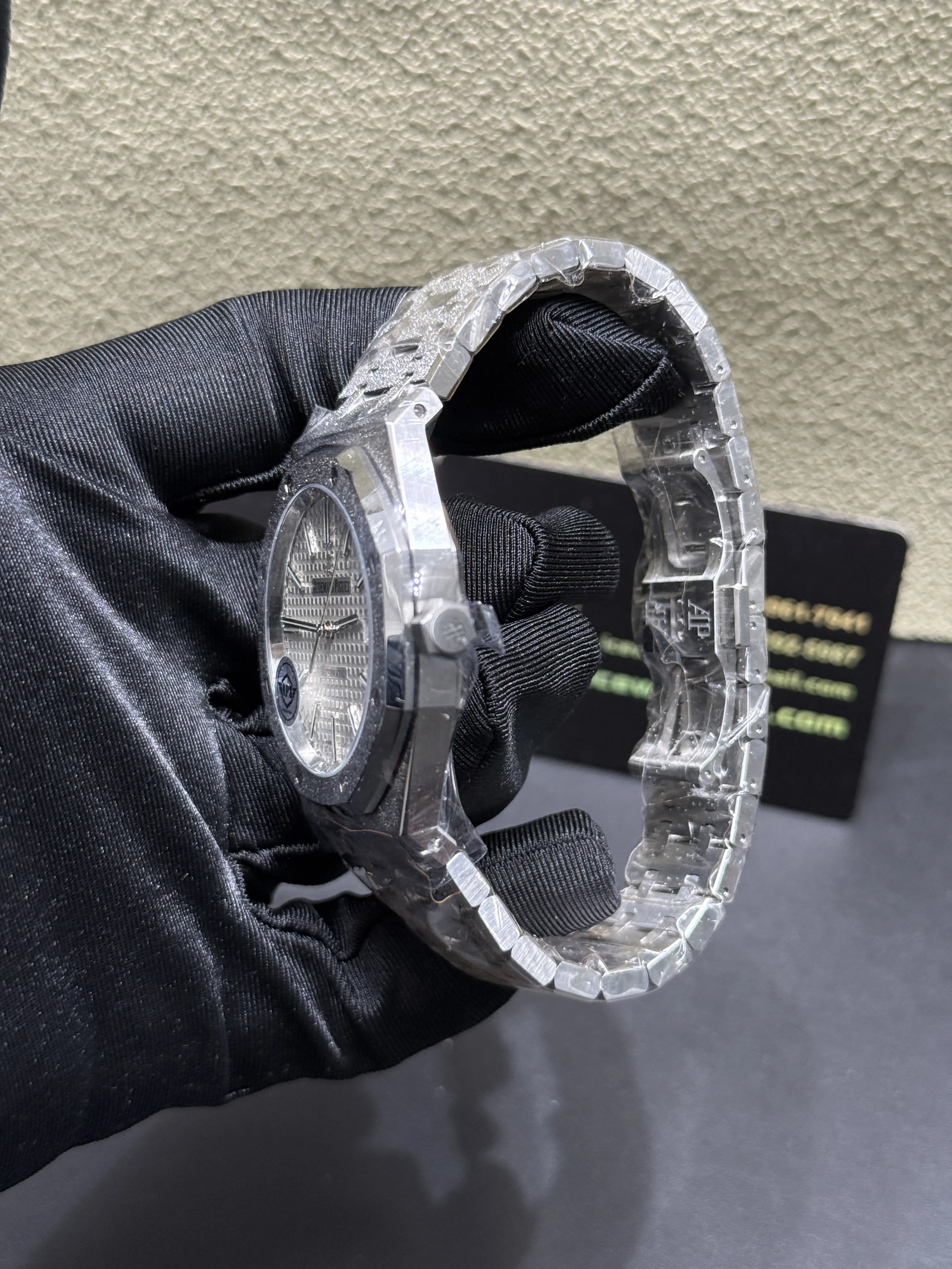 Audemars Piguet Royal Oak-Style Frosted Silver Dial Watch D459019421 — view 5