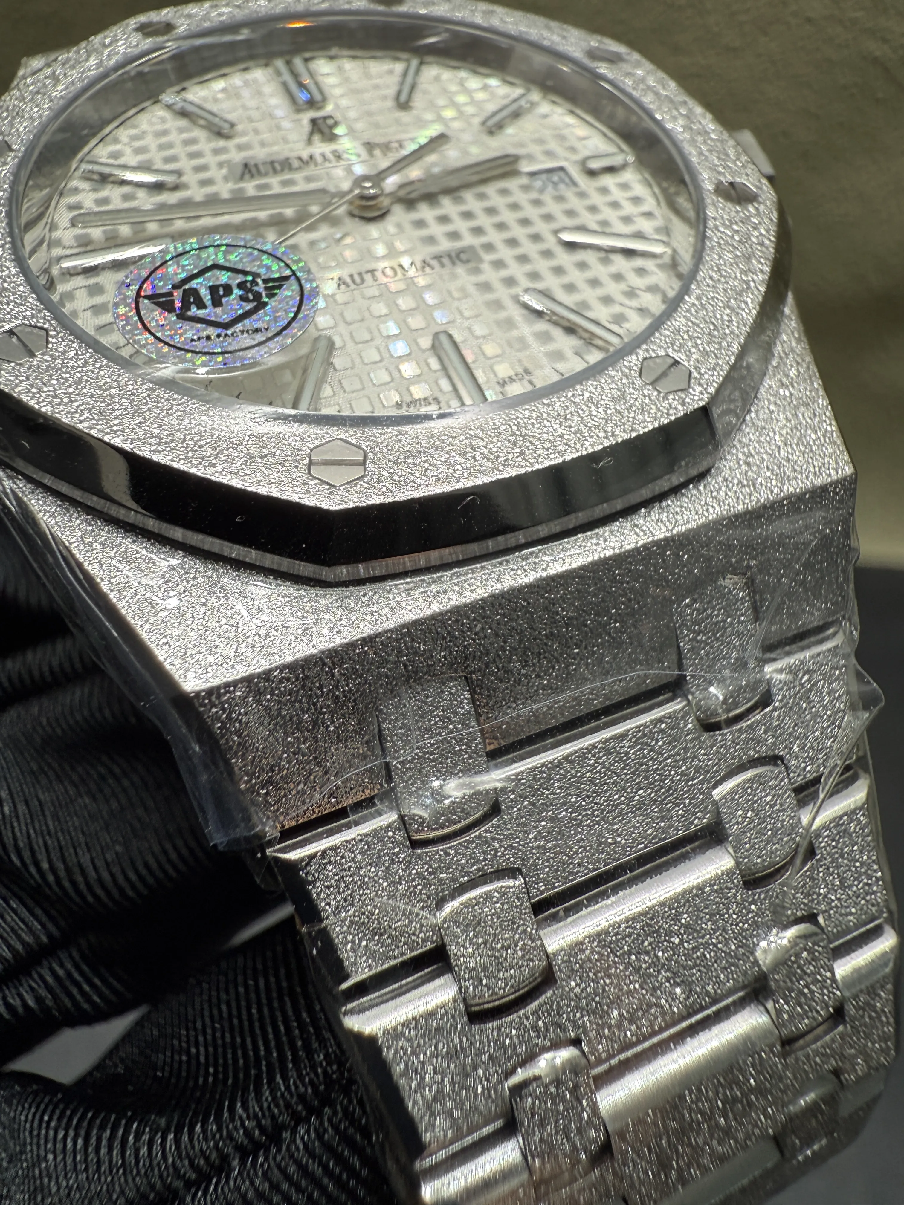 Audemars Piguet Royal Oak-Style Frosted Silver Dial Watch D459019421 — view 11