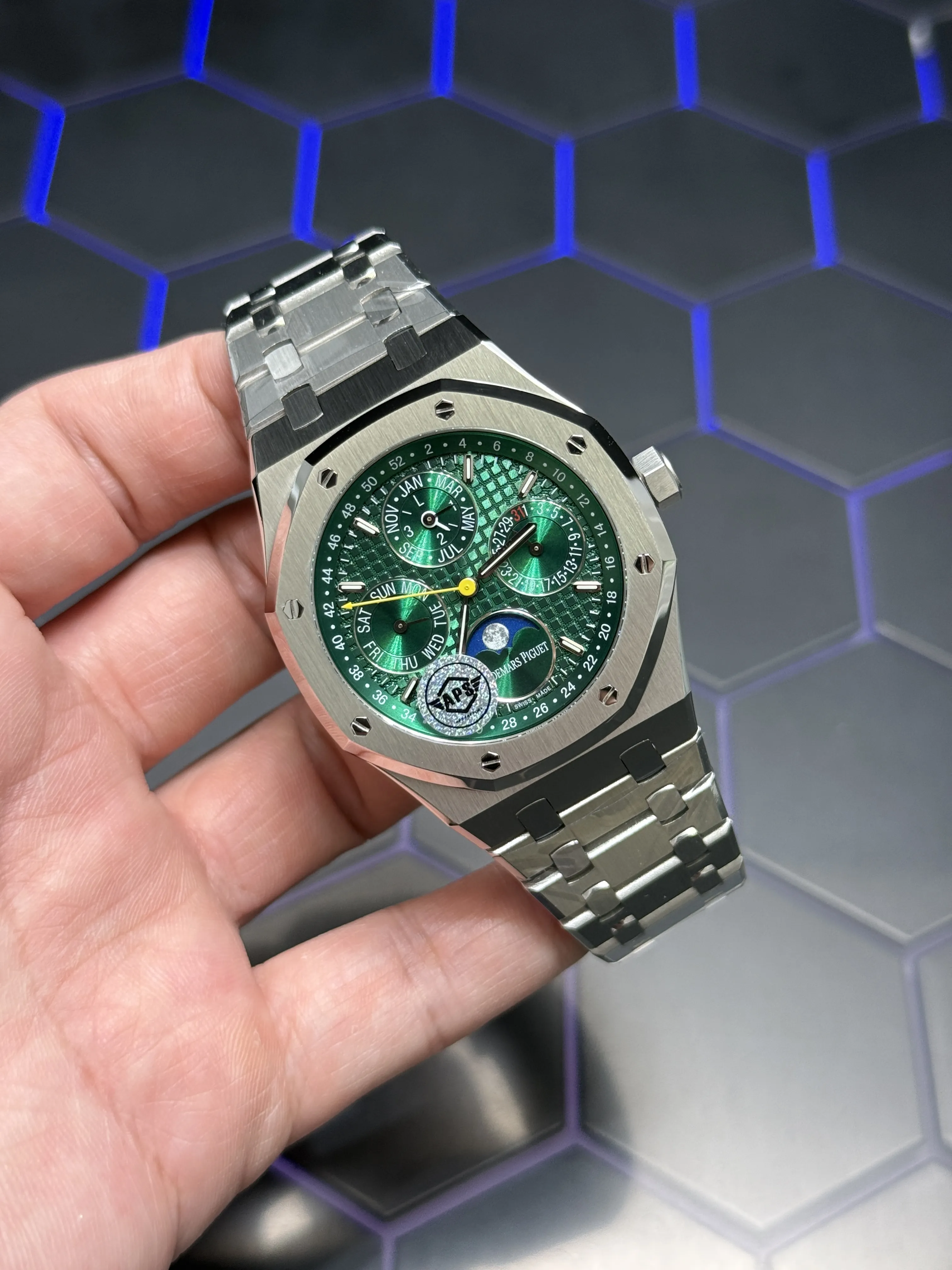 AP Royal Oak-Style Green Calendar Moonphase Watch D472519433 — view 2
